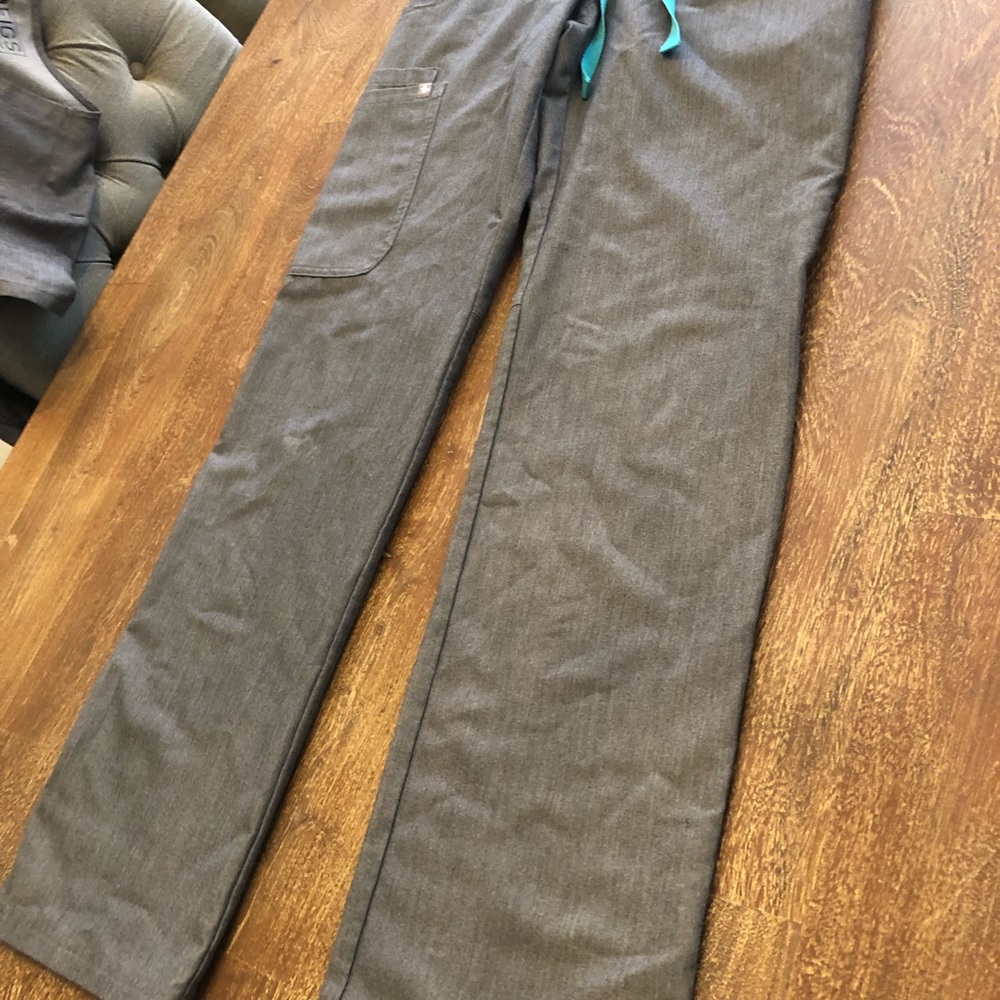 Figs Technical scrub top and pants - Picture 11 of 12